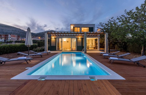 Seget Donji Villa | Villa Trogir SAVE 20 percent on Split-villas com