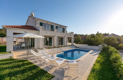 Cove Osibova (Milna) Villa | Villa Urma - Coastal villa with pool on Brac Island