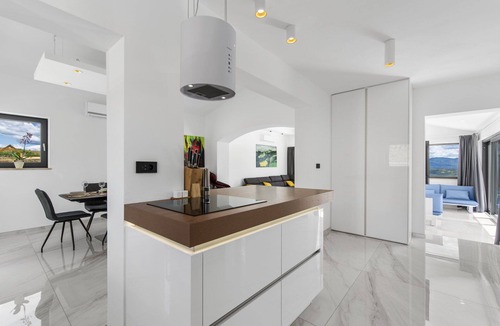 Vrh Villa | Villa Walk in the Clouds with Pool