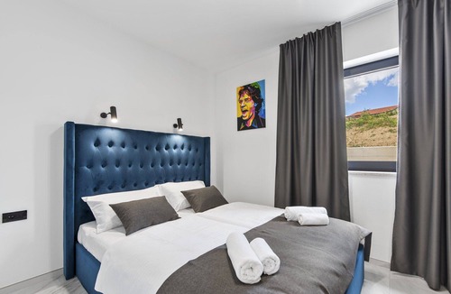 Vrh Villa | Villa Walk in the Clouds with Pool