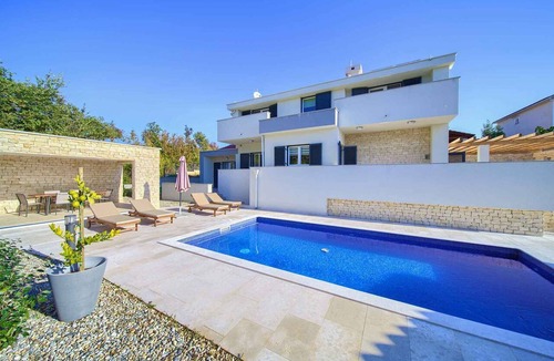 Risika Villa | Villa with pool for 8 people