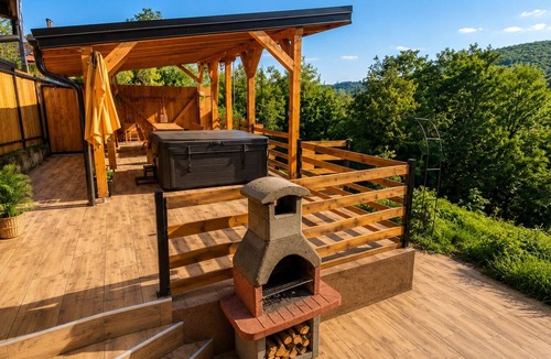 Cvetkovic House | Wellness holiday home with jacuzzi and spacious terrace near Jastrebarsko