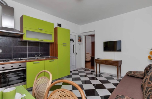 Zelenka Apartment | Wohnung in Zelenka mit Gemeinschaftspool by Interhome