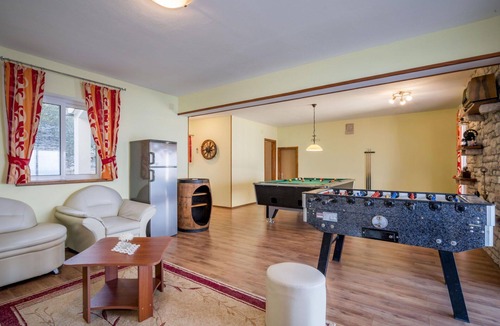 Prigradica House | Wonderful private villa for 9 guests with WIFI, A/C, private pool, TV and terrace