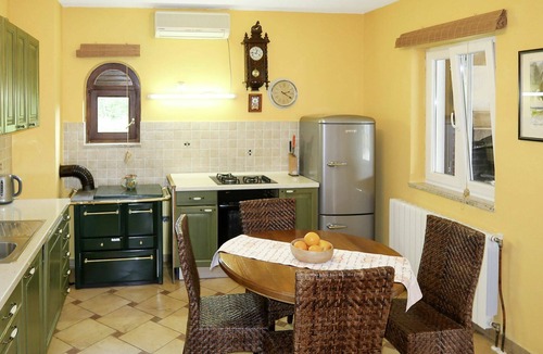 Drinovci House | Wonderful private villa for 4 guests with WIFI, A/C, private pool, TV, terrace and pets allowed