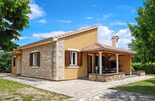 Drinovci House | Wonderful private villa for 4 guests with WIFI, A/C, private pool, TV, terrace and pets allowed