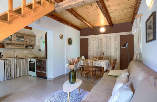 Bubani House | Wonderful private villa for 4 people with A/C, hot tub, WIFI, TV and terrace