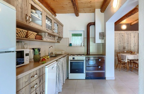 Bubani House | Wonderful private villa for 4 people with A/C, hot tub, WIFI, TV and terrace