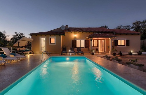 Zabrezani House | Wonderful private villa for 8 guests with A/C, private pool, WIFI, TV and patio