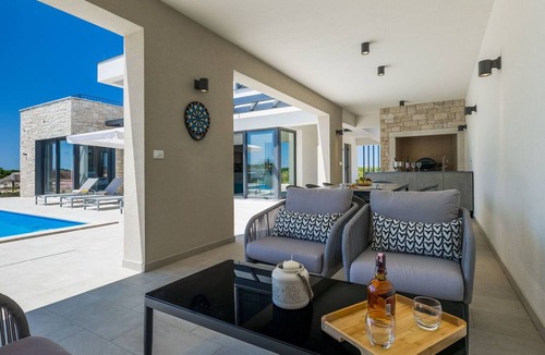 Brtonigla Villa | Wonderful private villa with private pool, A/C, hot tub, WIFI, TV, terrace and pets allowed
