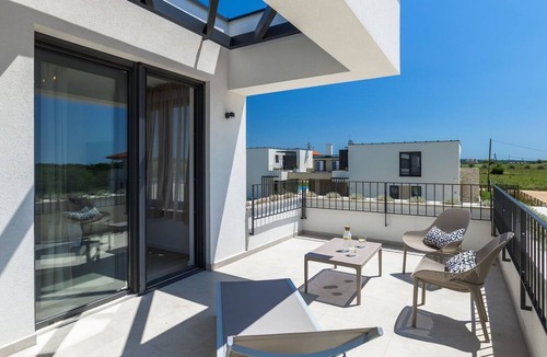 Brtonigla Villa | Wonderful private villa with private pool, A/C, hot tub, WIFI, TV, terrace and pets allowed