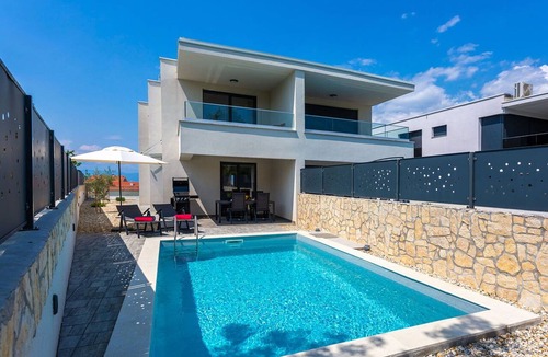 Bogovici House | Wonderful villa for 6 people with A/C, private pool, WIFI, TV and terrace