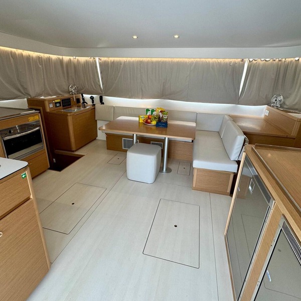 Dubrovnik Delight: A Sun-Kissed Sailing Experience