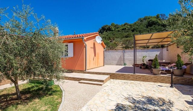1 bedroom lovely home in Mundanije