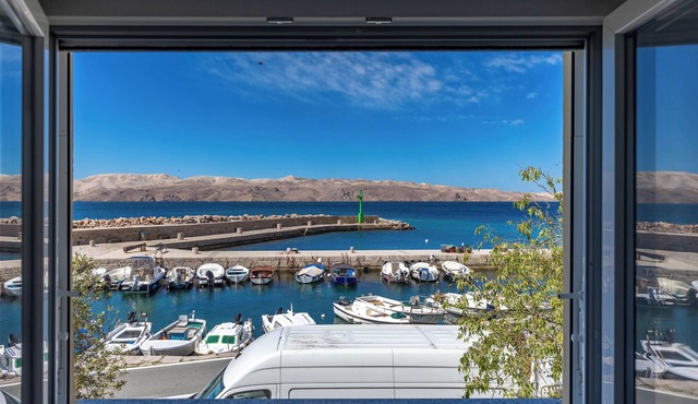 1BR Seafront Apartment Sanja Karlobag, Karlobag, Croatia