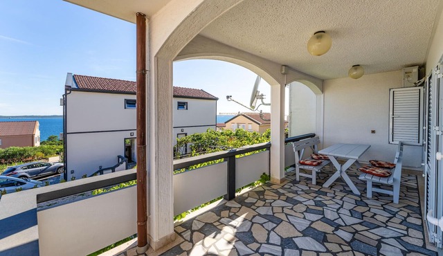 2 bedroom beach front apartment in Rtina