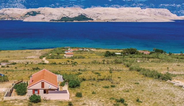 2 bedroom nice home in Pag