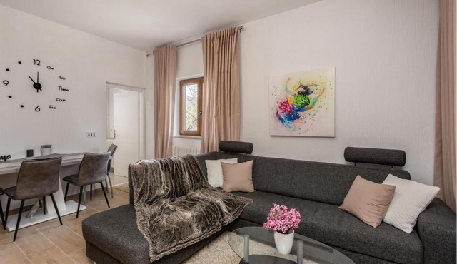 2 Bedroom Pet Friendly Apartment In Lovran