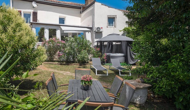 2 bedroom stunning home in Vizinada