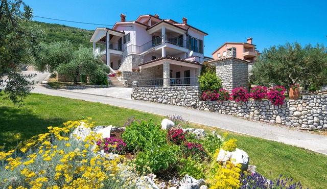 3 bedroom awesome apartment in Ravni