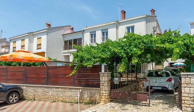 4 bedroom nice apartment in Pula