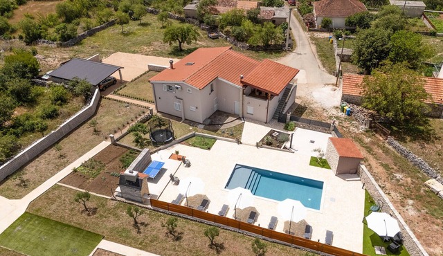 5 bedroom amazing home in Bogatic