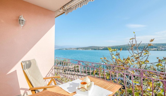 Amazing apartment in Cizici with house sea view