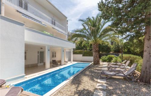 Amazing Apartment In Makarska