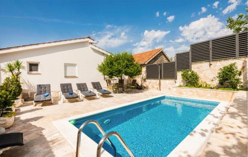 Amazing Home In Desne