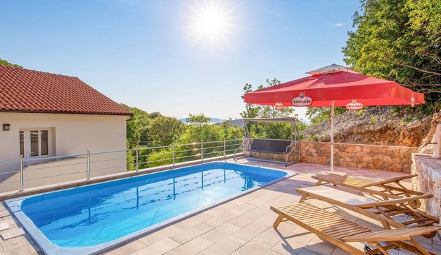 Amazing home in Lukovo