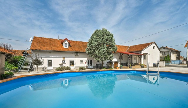 Amazing home in Majerje with sauna