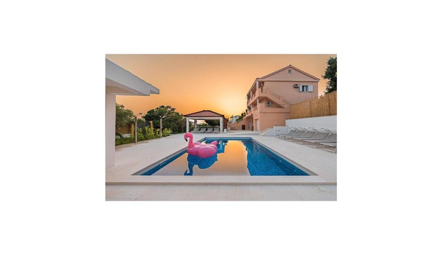 Amazing home in Razanac
