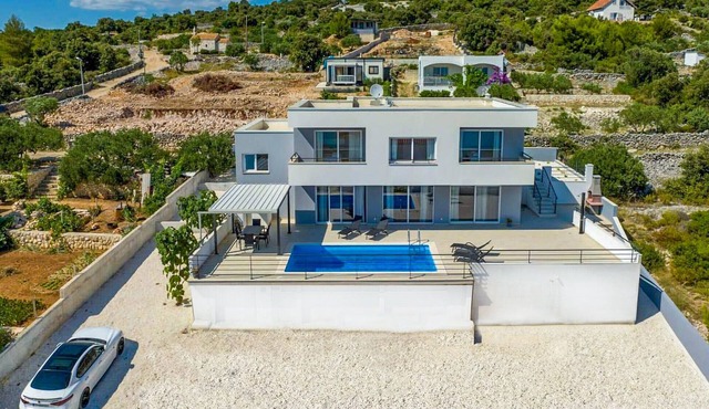 Amazing home in Sevid na moru