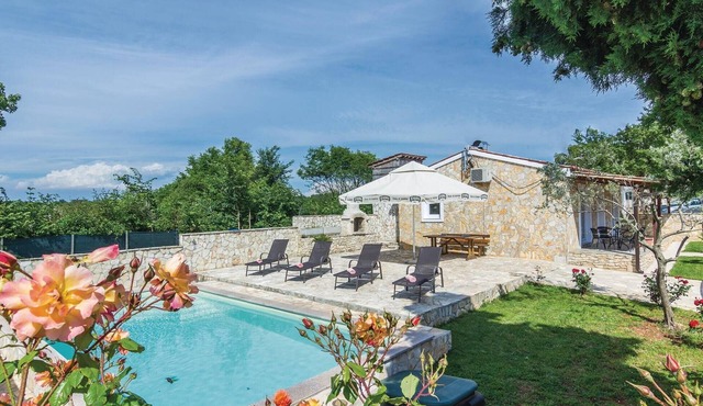 Amazing home in Skicini