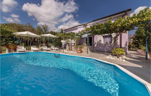 Amazing Home In Vinez