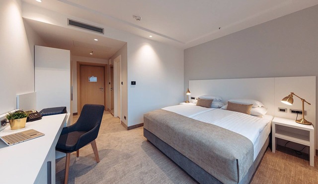 Antunovic Hotel East