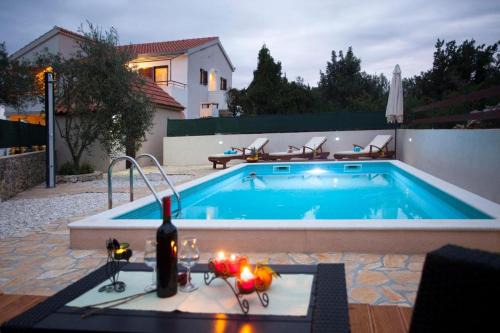 apartment 250 meters to sea private pool in Ražanj