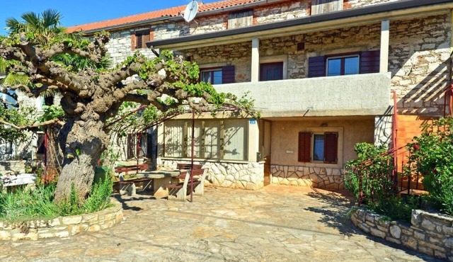Apartment in Babići with Free Parking