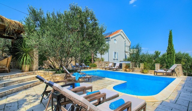 Apartment in Murter with Sea View
