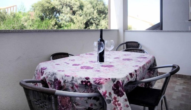 Apartment Ivor in Ugljan/Ugljan - 6 persons, 2 bedrooms