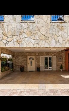 Apartment Karlo, Heated pool, private parking