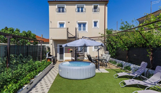Apartment L&V by Interhome