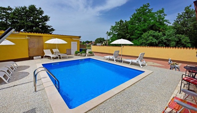 Apartment Laura C with shared Pool