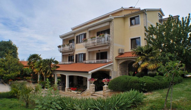 Apartment Liliana 2 with Garden View
