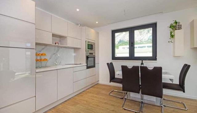 Apartment MAKARSKA with shared rooftop pool
