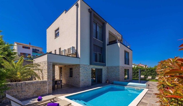 Apartment SIORA with private heated pool