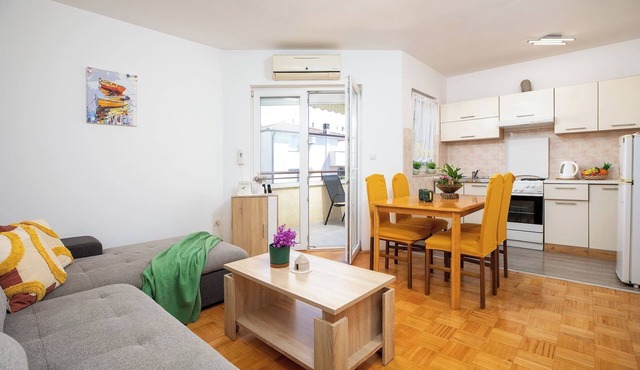 Apartment Stellina with Cozy Balcony