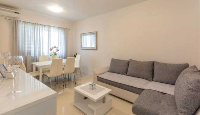 Apartment Tattoo - modern & free parking: A6(2+1) - Makarska, Riviera Makarska, Croatia