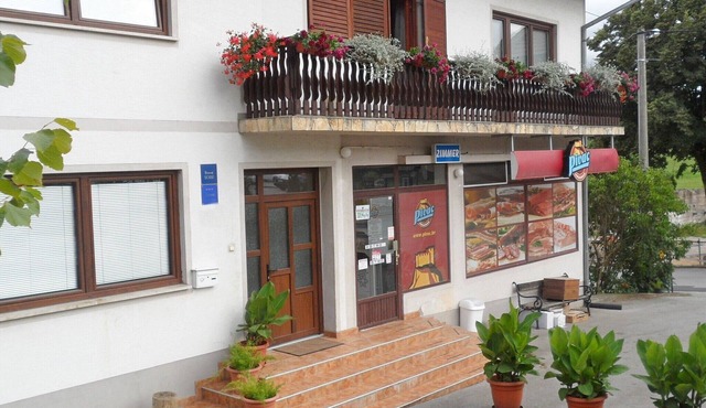 Apartments and rooms Nevenka, (15198), Rakovica, hr