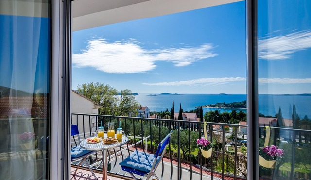 Apartments Knego - Comfort One Bedroom Apartment with Balcony and Sea View